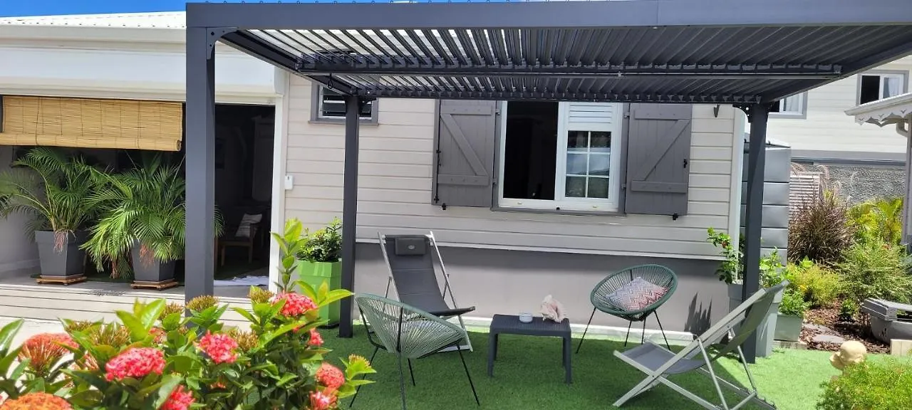 펜션 Les Coteaux Ti Garden Et Son Jacuzzi Prive A Ste Luce 빌라